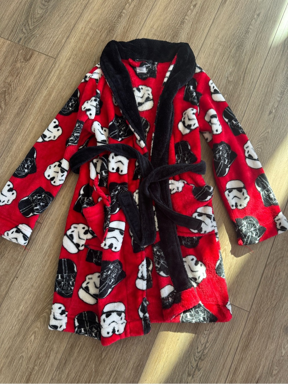 boys Star Wars red/black robe with pockets - size 10